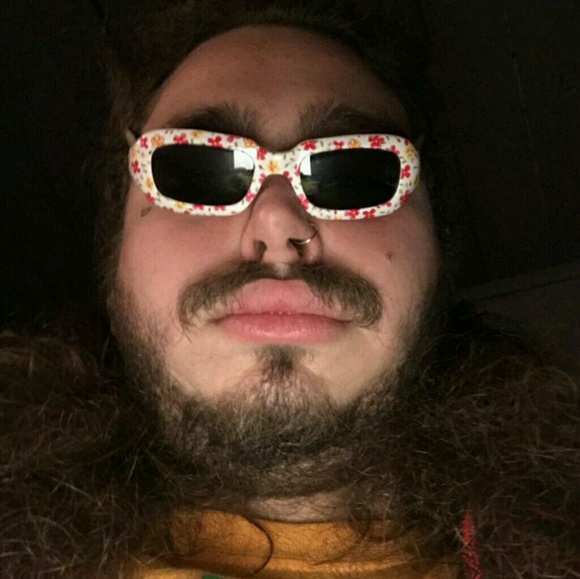 Meet your Posher, Aileen - Picture 1 of 1